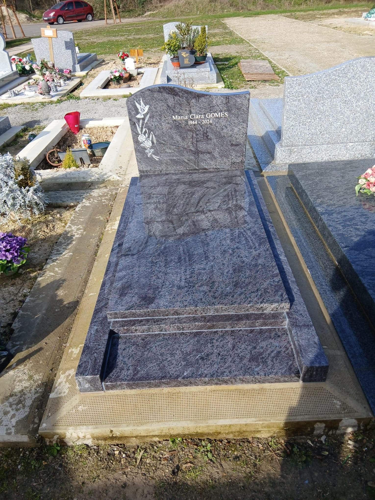 Pierre Tombale Classique en granit Mass Blue. Monument funéraire en granit Mass Blue