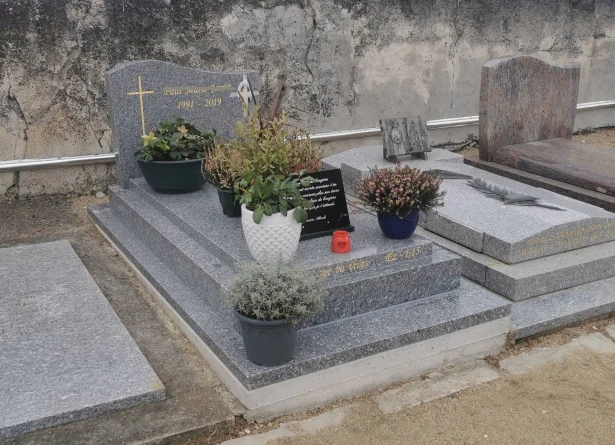 Lire la suite à propos de l’article Trouver une pierre tombale pas cher sans sacrifier la qualité