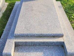 Pierres Tombales 40 pierre-tombale-monument-funeraire-gris