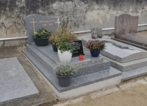 Lire la suite à propos de l’article Trouver une pierre tombale pas cher sans sacrifier la qualité