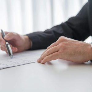 homme-costume-direct-tombale-dossier-administratif