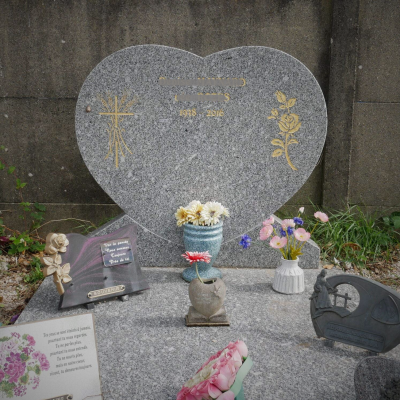 monument-funeraire-coeur-cimetiere