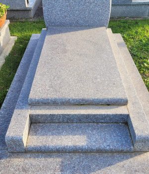 pierre-tombale-monument-funeraire-gris